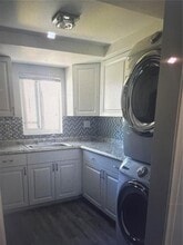 6877 NW 30th St in Sunrise, FL - Building Photo - Building Photo