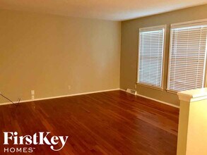 518 S Adams St in Raymore, MO - Building Photo - Building Photo