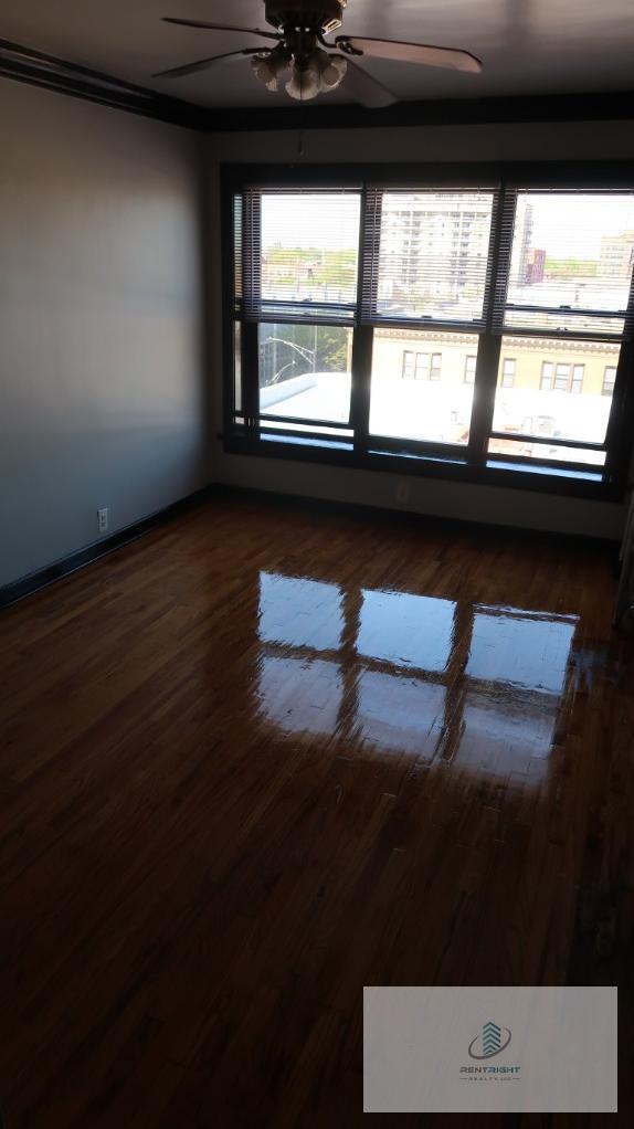 property at 846 W Montrose Ave