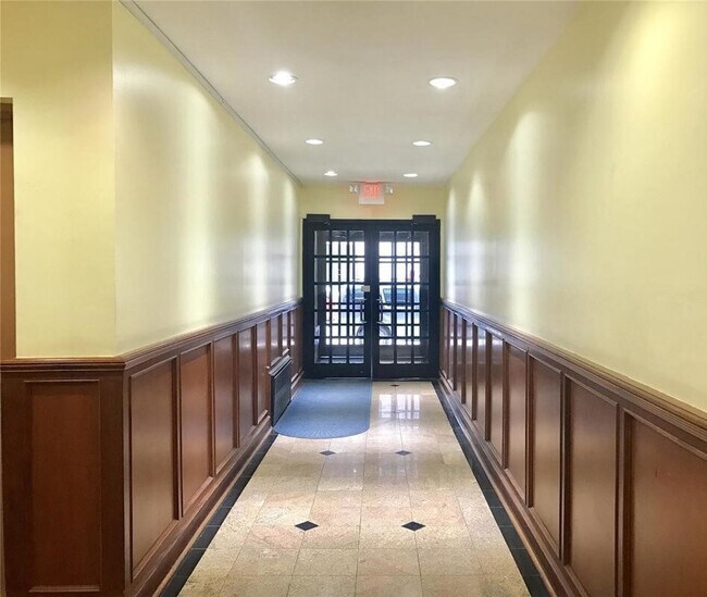 305 E 95th St in New York, NY - Foto de edificio - Building Photo