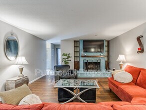 5911 Fox Run Way in Oklahoma City, OK - Building Photo - Building Photo