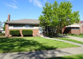 28833 Hollywood in Roseville, MI - Building Photo