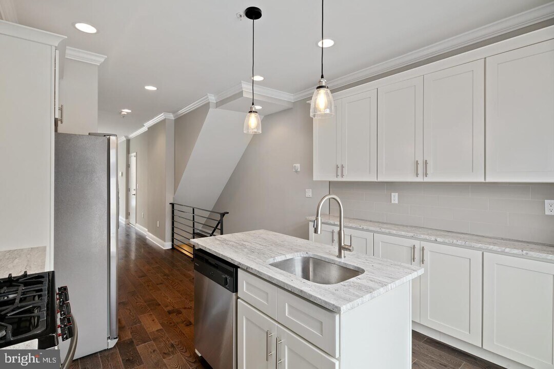 1922 S Lambert St Photo