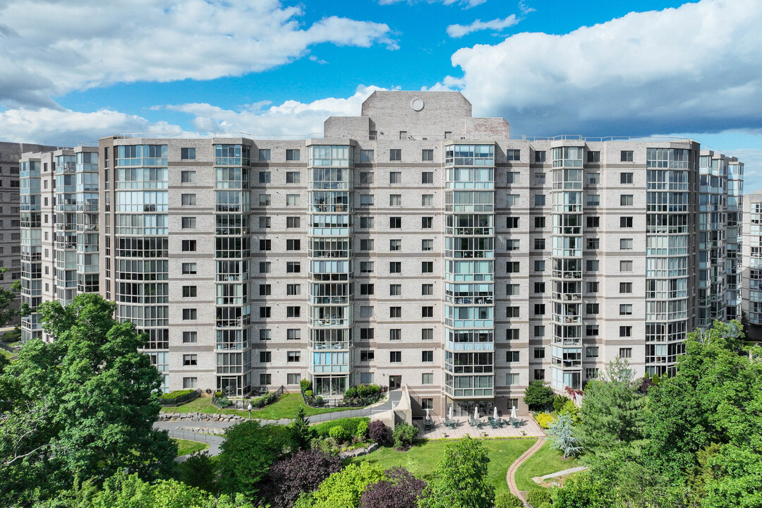 Blue Ridge at Lansdowne Woods Condominium in Leesburg, VA - Building Photo