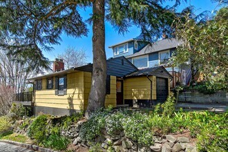 3951 Evanston Ave N in Seattle, WA - Building Photo - Building Photo