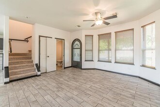 7310 Grassy Trail in San Antonio, TX - Building Photo - Building Photo