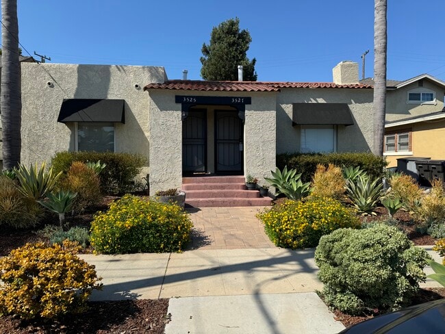 3525 E 15th St in Long Beach, CA - Building Photo - Building Photo