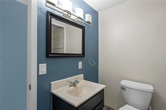 491 Sidney St E, Unit 2 Upper Unit in St. Paul, MN - Building Photo - Building Photo
