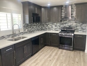 45010 18th St W in Lancaster, CA - Building Photo - Building Photo