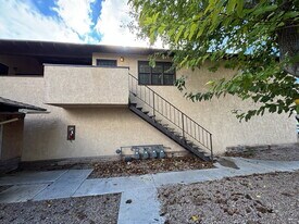 2855 Klinger Cir in Las Vegas, NV - Building Photo