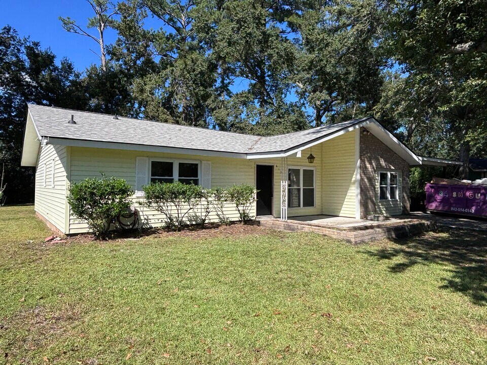 619 Piedmont Ln in Ladson, SC - Building Photo
