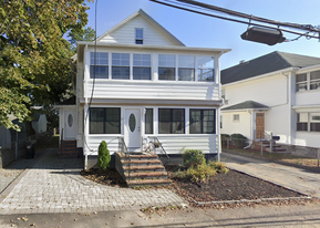 10 Lawrence St in Watertown, MA - Building Photo