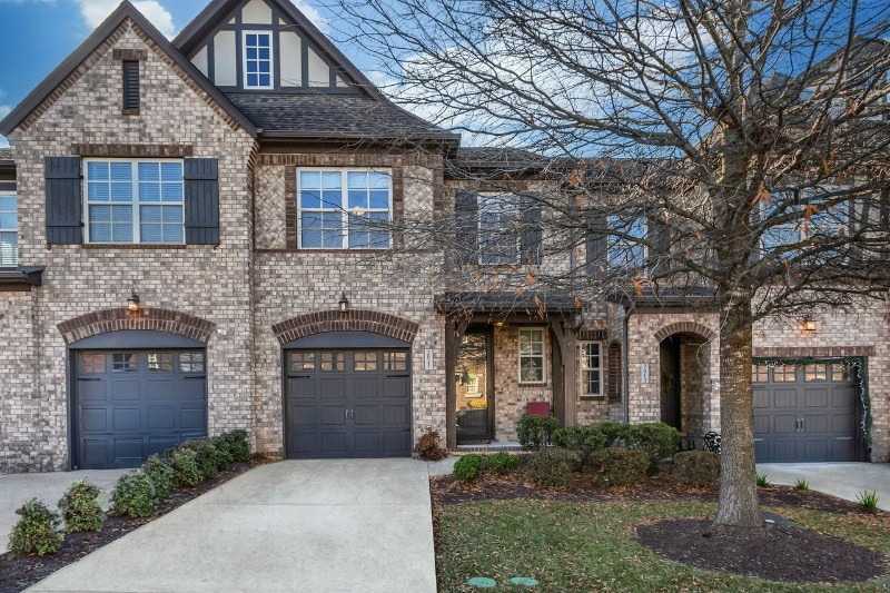 2017 Bungalow Dr in Thompson's Station, TN - Building Photo