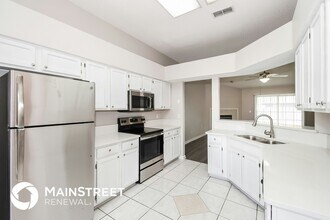 13006 Staffordshire Dr S in Jacksonville, FL - Foto de edificio - Building Photo