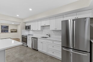 4 Horizon View Dr W, Unit 3 in East Greenbush, NY - Building Photo