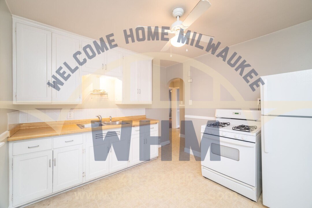 3256 S Kinnickinnic Ave-Unit -Lower in Milwaukee, WI - Foto de edificio