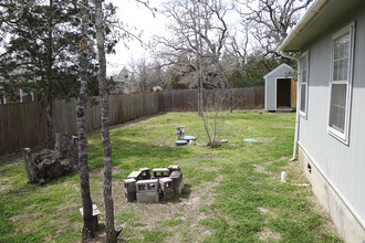 131 Buffalo Run in Smithville, TX - Building Photo - Building Photo