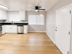1112 Muir Ct in Manteca, CA - Building Photo - Building Photo