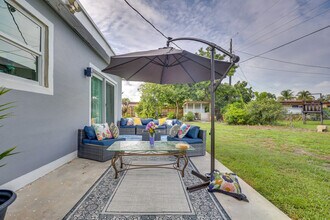 19630 NW 5th Ave in Miami, FL - Foto de edificio - Building Photo