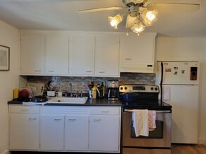 103 Fiat Ave, Unit 2nd floor, One bedroom un in Cranston, RI - Foto de edificio - Building Photo
