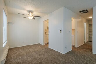 561 N Sparn St in Grand Junction, CO - Foto de edificio - Building Photo