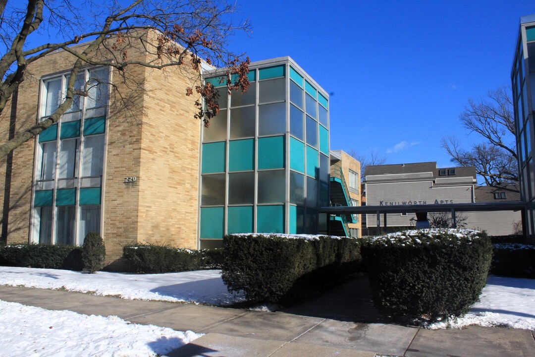 220 N Kenilworth Ave in Oak Park, IL - Building Photo