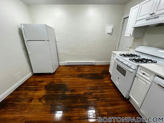 100 River St, Unit 2 in Cambridge, MA - Building Photo - Building Photo