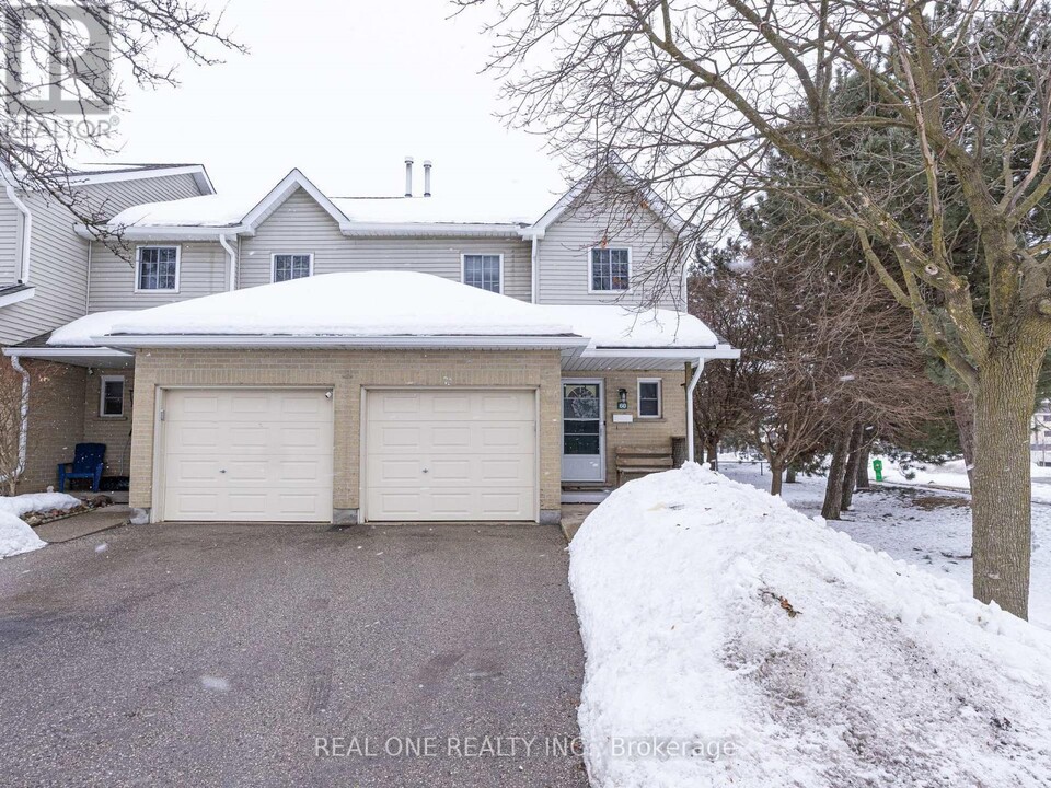 10-10 Holborn Ct in Kitchener, ON - Building Photo