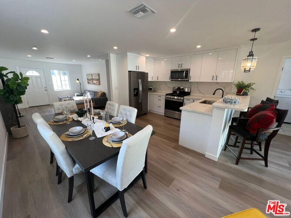 4522 Mammoth Ave in Los Angeles, CA - Building Photo