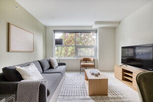 330 3rd Ave W, Unit SI FL5-ID3696A in Seattle, WA - Building Photo