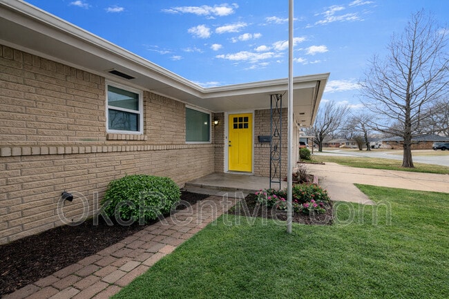 106 Thompson Dr in Moore, OK - Building Photo - Building Photo