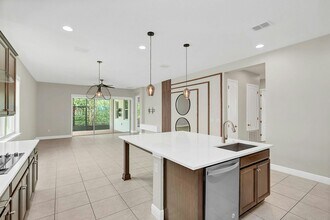 10227 Henbury St in Orlando, FL - Building Photo - Building Photo