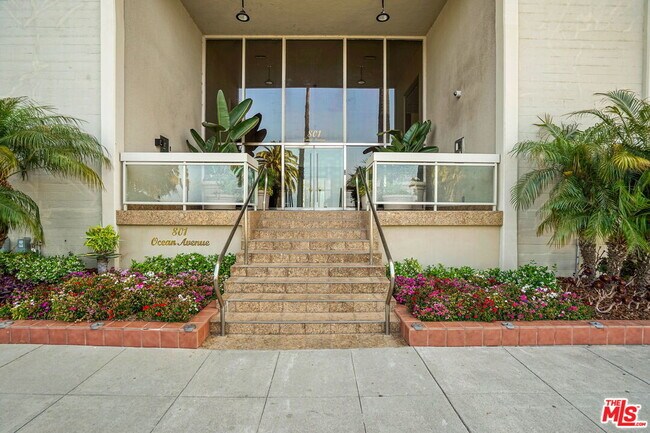 801 Ocean Ave in Santa Monica, CA - Building Photo - Building Photo