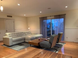 451 S Barrington Ave, Unit 102 in Los Angeles, CA - Building Photo