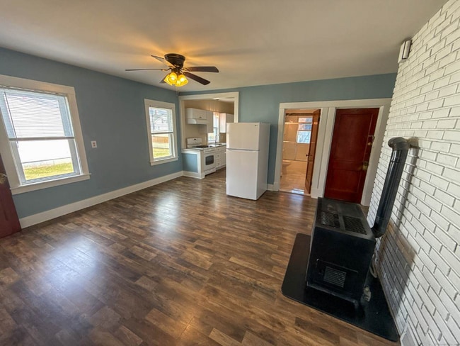 61 Van Den Noort St in Putnam, CT - Building Photo - Building Photo