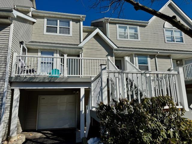 116 Leeward Ln in Port Jefferson, NY - Foto de edificio