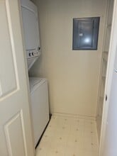 1058 Padre Dr, Unit 3 in Salinas, CA - Foto de edificio - Building Photo