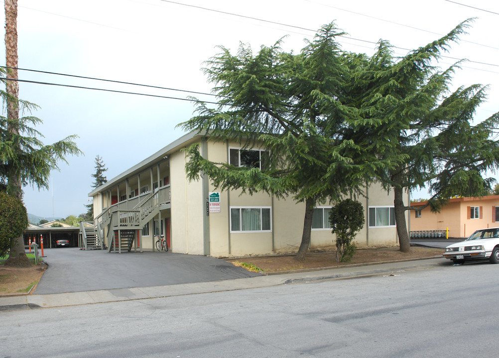 8101 FOREST St in Gilroy, CA - Building Photo