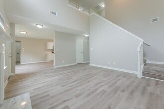 1423 Buckingham Ct in Hampton, GA - Foto de edificio - Building Photo