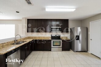 10021 Fox Hill Dr in Fort Worth, TX - Foto de edificio - Building Photo