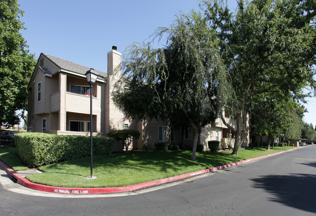 Sierra Ridge in Clovis, California. The pe... in Clovis, CA - Foto de edificio - Building Photo