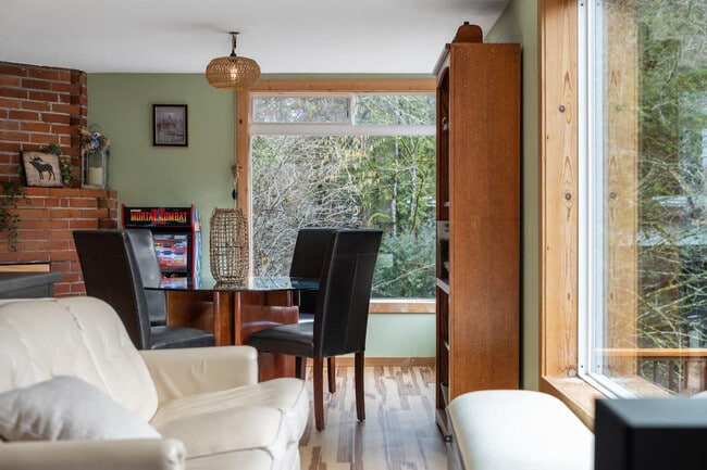 11582 Washougal River Rd in Washougal, WA - Building Photo - Building Photo