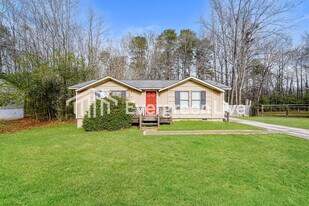 121 Winchester Dr in Bessemer, AL - Building Photo