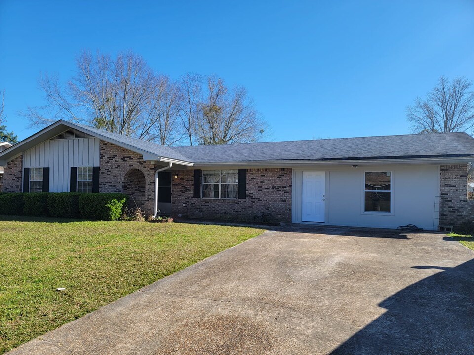 54 Emerald Cove in Gulfport, MS - Building Photo