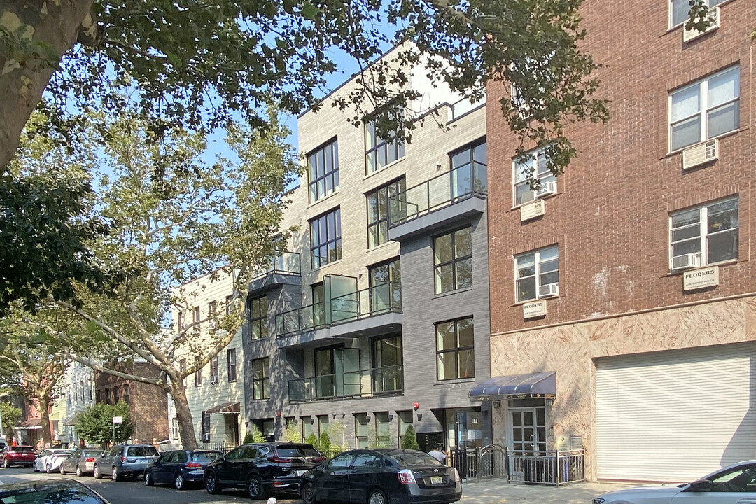 79 Powers St in Brooklyn, NY - Building Photo