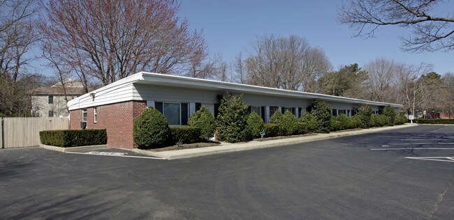 Nesconset Gardens in Nesconset, NY - Foto de edificio - Building Photo