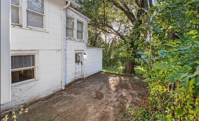 572 S Crescent Ave in Independence, MO - Building Photo - Building Photo