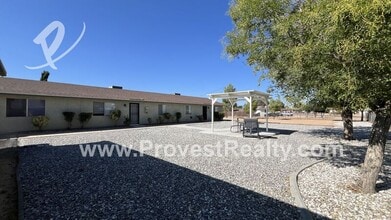 13136 Navajo Rd in Apple Valley, CA - Building Photo - Building Photo