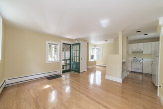 10 1/2 Appian Way in Cambridge, MA - Foto de edificio - Building Photo