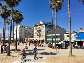 Boardwalk Flats - Ocean Front Studios in Venice, CA - Foto de edificio - Building Photo